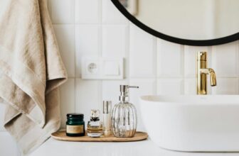 How Can You Transform a Small Bathroom With Simple Decor?